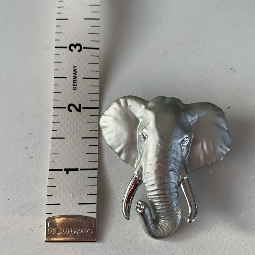 Elephant Brooch Costume Jewelry - Picture 3 of 3